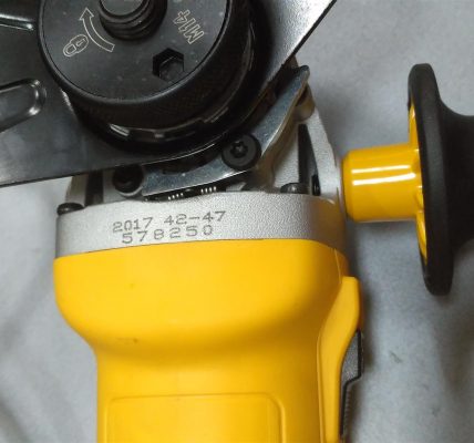 Як відрізнити справжню продукцію DeWalt?